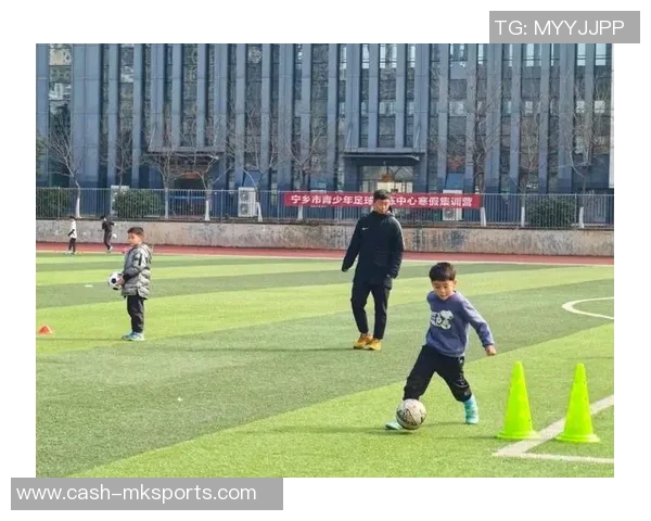 感谢足球教练辛勤付出与无私奉献让我们在球场上成长与进步